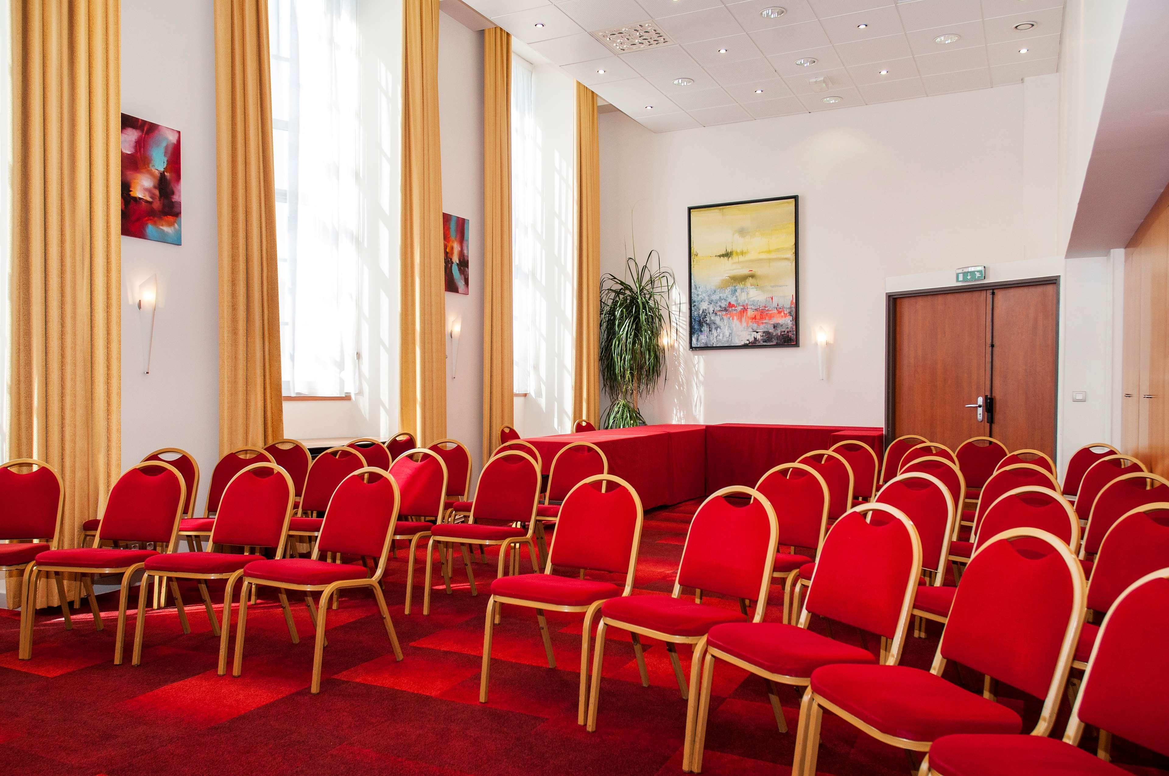 Best Western Plus Hotel Colbert Châteauroux Buitenkant foto
